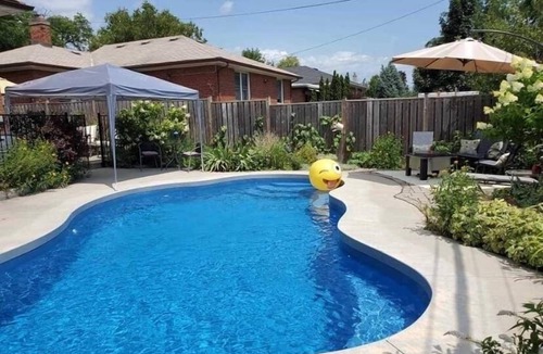 Etobicoke House | Spacious 3BD Bungalow with Heated Pool