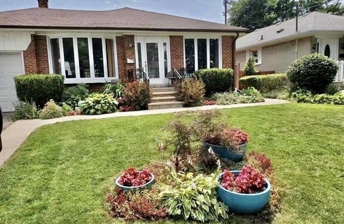 Etobicoke House | Spacious 3BD Bungalow with Heated Pool