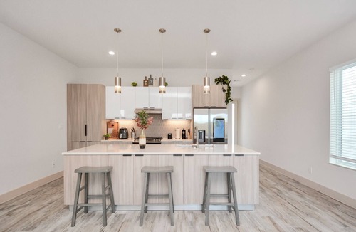 Central Southwest House | Spacious 3BD W/Backyard | Near Galleria & NRG