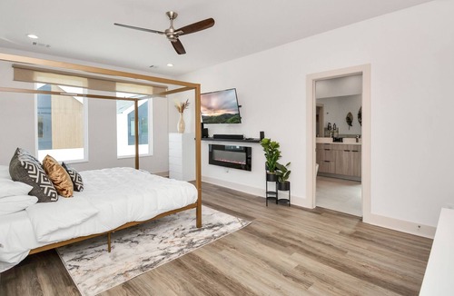 Central Southwest House | Spacious 3BD W/Backyard | Near Galleria & NRG