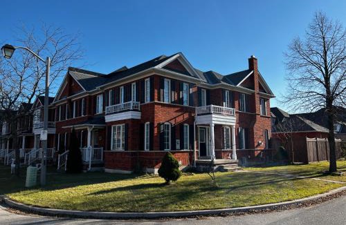 Markham Apartment | Spacious 3BDR Home Central Markham
