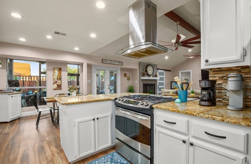 The Woods House | Spacious 3bdrm w/hot tub 20 mins from DT Austin