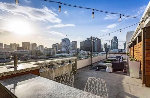East Village Apartment | Spacious 3bed Apt with pool close to SDCC