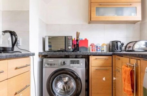 Heston Central House | Spacious 3BHK near Heathrow