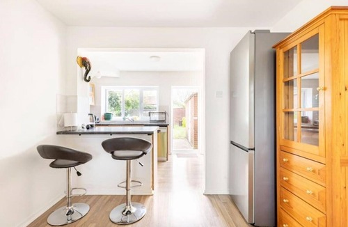 Heston Central House | Spacious 3BHK near Heathrow