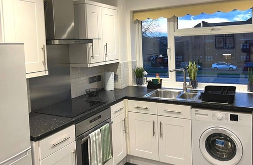 Canons Apartment | Spacious 3BR/1BA Pet Friendly Flat w/FREE WIFI