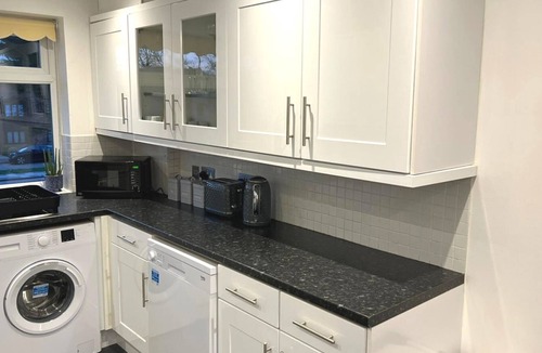 Canons Apartment | Spacious 3BR/1BA Pet Friendly Flat w/FREE WIFI