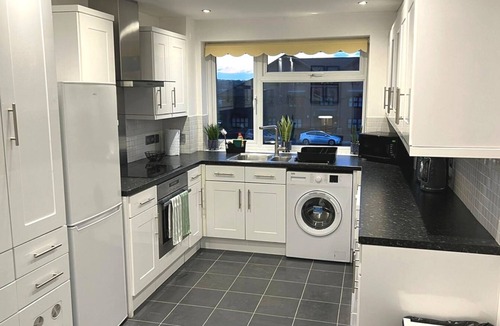 Canons Apartment | Spacious 3BR/1BA Pet Friendly Flat w/FREE WIFI