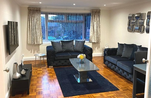 Canons Apartment | Spacious 3BR/1BA Pet Friendly Flat w/FREE WIFI