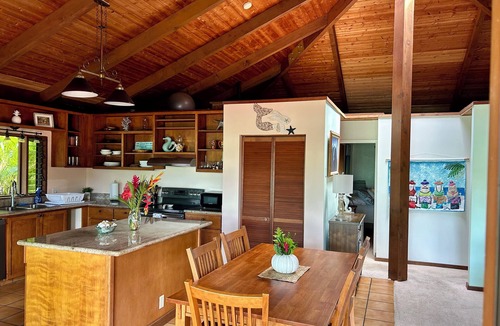 Pauwela House | Spacious 3br/1ba home, A/C & WiFi