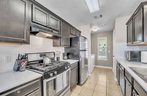 Franklin Park House | Spacious 3BR, 2.5BA |Central Austin| Pet Friendly