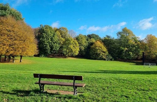 Penge Apartment | Spacious 3BR 2 Bath London Flat with Free Parking