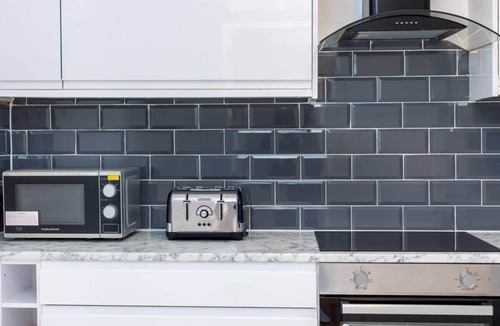 Penge Apartment | Spacious 3BR 2 Bath London Flat with Free Parking