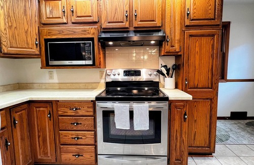 Eau Claire House | Spacious 3BR 2BA Gem Close to Downtown, 30 day min