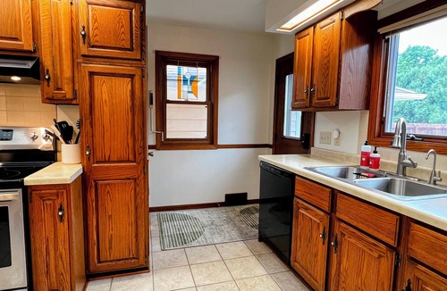 Eau Claire House | Spacious 3BR 2BA Gem Close to Downtown, 30 day min