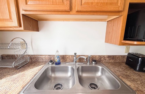 Macomb House | Spacious 3BR/2BA Home – Queen Beds + TVs in Every Room