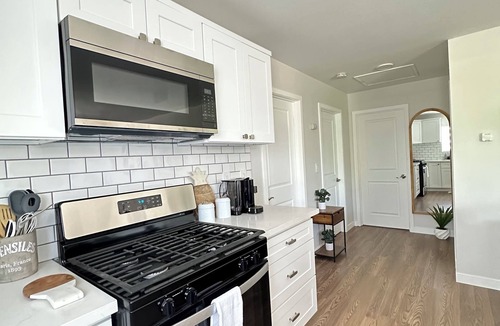 Los Angeles House | Spacious 3BR/2BA Near DTLA Dodgers & Crypto Arena Minutes Away