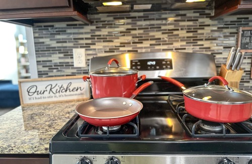 Elizabeth Apartment | Spacious 3BR 2BA Near EWR, 30 Min to NYC +Parking