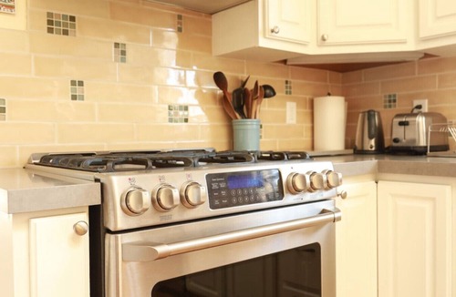 Sunnyside House | Spacious 3BR/2BA home with easy parking