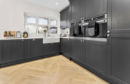 Warrington House | Spacious 3BR 3-Bath Modern Home | Warrington