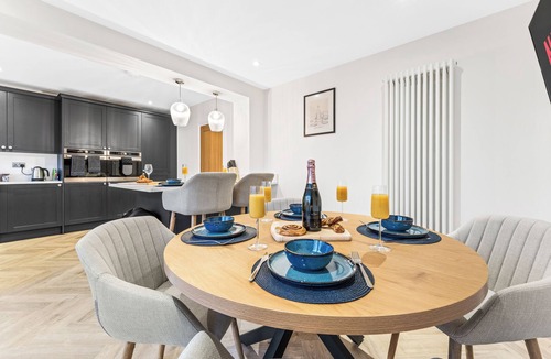 Warrington House | Spacious 3BR 3-Bath Modern Home | Warrington