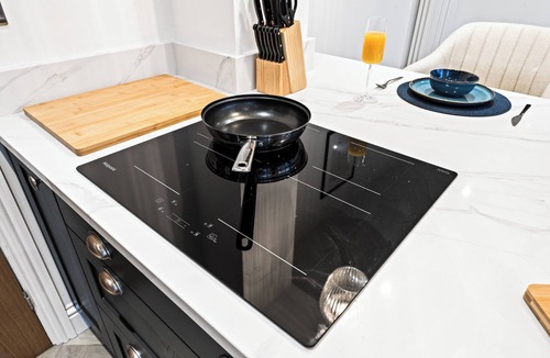 Warrington House | Spacious 3BR 3-Bath Modern Home | Warrington