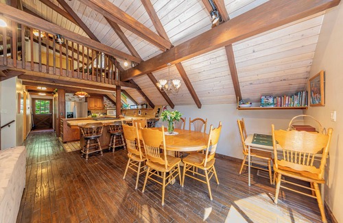 Fish Camp House | Spacious, 3BR/3BA, A/C, EV charger, game room, pool table, 2 miles from Yosemite
