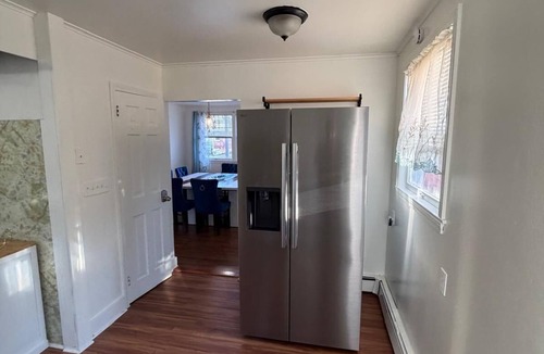 New London Apartment | Spacious 3BR/3BA Coastal Escape Near Beaches