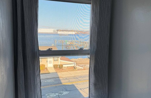 New London Apartment | Spacious 3BR/3BA Coastal Escape Near Beaches