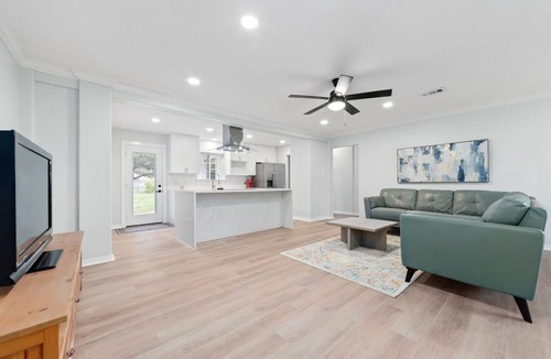 Garden Oaks House | Spacious 3BR/3BA Home with Open Layout – Perfect for Families & Travelers!