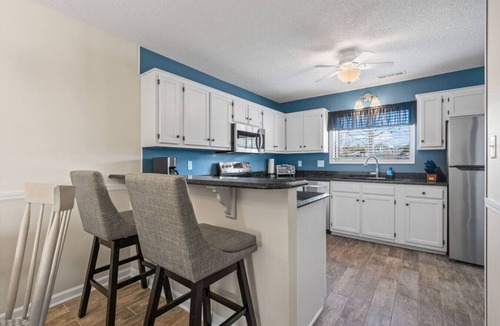Little River Apartment | Spacious 3BR/3BA Townhome w/1st Floor master