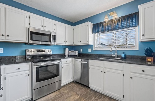Little River Apartment | Spacious 3BR/3BA Townhome w/1st Floor master