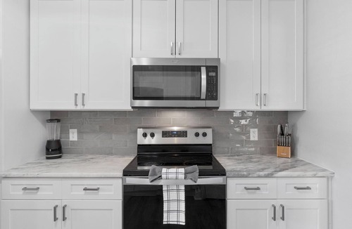 Gulf Breeze House | Spacious 3BR - 7 Miles to Beach - Pet Friendly