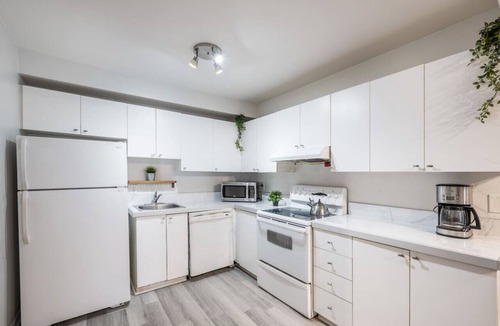 Hochelaga Apartment | Spacious 3BR Apt with Free Parking