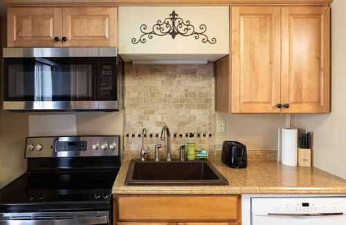 North Salt Lake Apartment | Spacious 3BR Basement Apt | Airport, Work, Ski