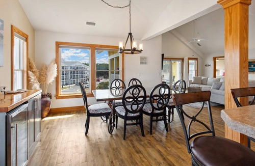 Bermuda Bay Condo | Spacious 3BR Condo: Pool, Gym & 5-Min Beach Drive