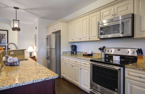 Roper Condo | Spacious 3BR Condo w/Waterfront View & Pool