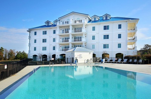 Roper Condo | Spacious 3BR Condo w/Waterfront View & Pool