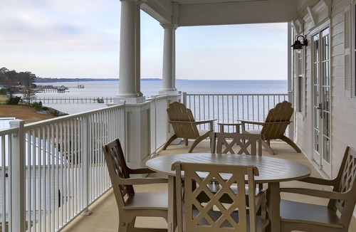 Roper Condo | Spacious 3BR Condo w/Waterfront View & Pool
