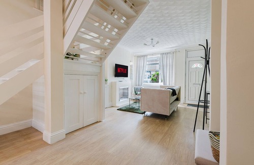 Peterborough House | Spacious 3BR Contractor Home in Peterborough