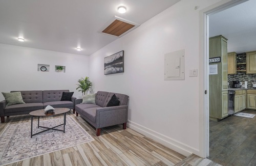 Franklin Park House | Spacious 3BR Family-Friendly, Big Yard, Game Table Near I-35