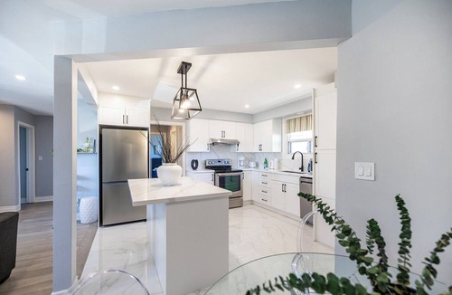 Lakeview House | Spacious 3BR Family Stay Hwy 401