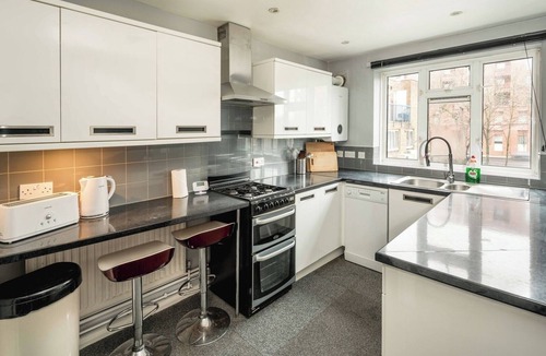 Tottenham Hale Apartment | Spacious 3BR Flat with Balcony Near Tottenham Hale