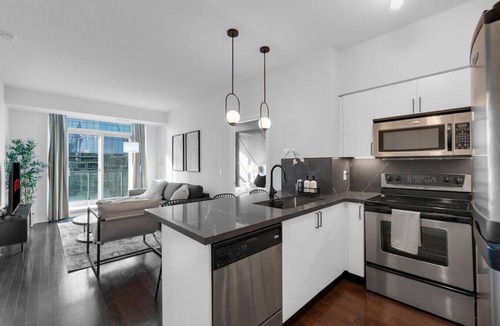 St. Lawrence Hotel | Spacious 3BR - Free Parking - City View - Pool - Gym