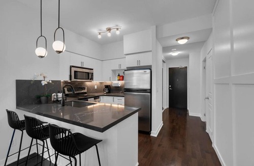 St. Lawrence Hotel | Spacious 3BR - Free Parking - City View - Pool - Gym