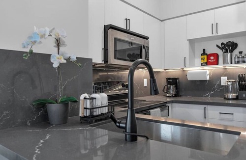 St. Lawrence Hotel | Spacious 3BR - Free Parking - City View - Pool - Gym