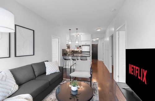 St. Lawrence Hotel | Spacious 3BR - Free Parking - City View - Pool - Gym