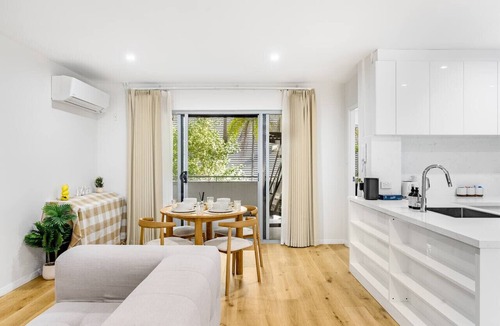 Indooroopilly Apartment | Spacious 3BR Getaway | Great Location & Comfort