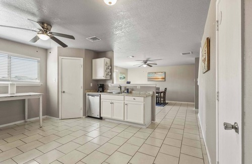 San Antonio House | Spacious 3BR Getaway, Near Downtown & Ft Sam