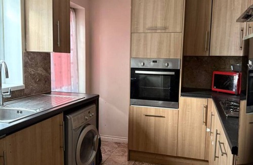 Tilbury House | Spacious 3BR Haven in Tilbury with Free Parking